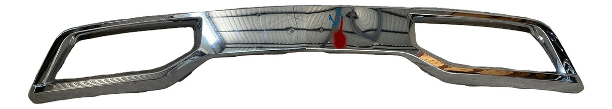 Chevrolet Cheyenne 2013 - 2019 Moldura para defensa Delantera Usado Original