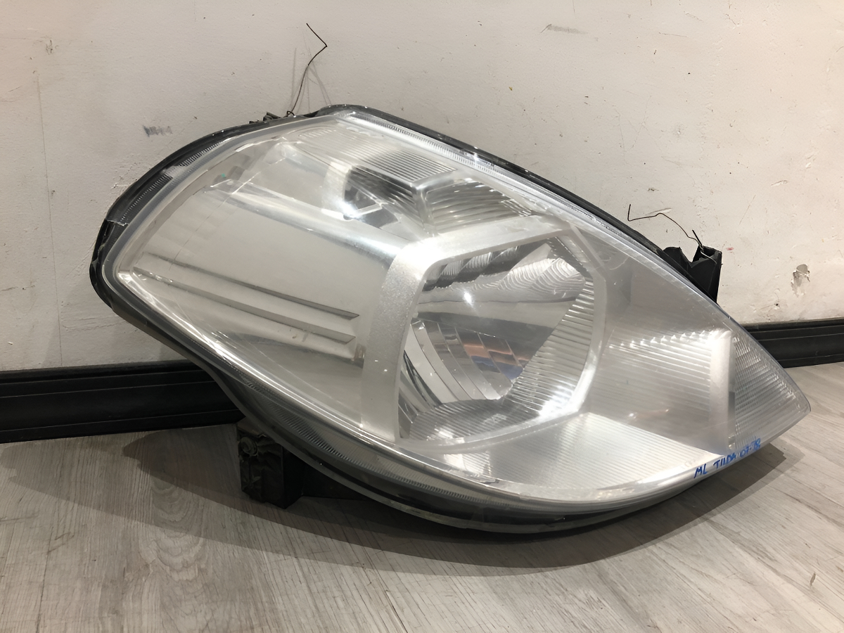 Faro Derecho Nissan Tiida 2007 2008 - vista 1