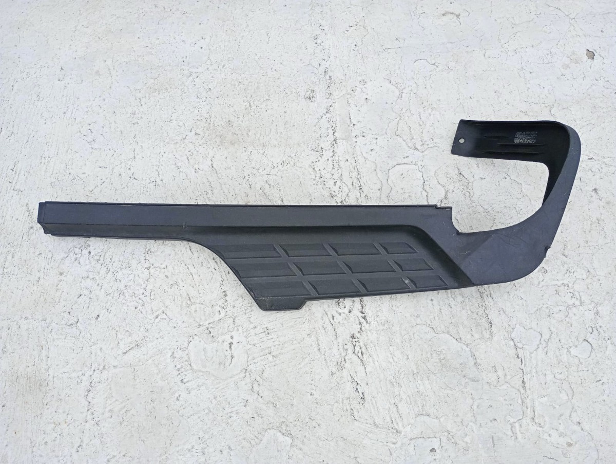 Moldura Derecha Defensa Trasera Chevrolet Hd 3500 2007 2013