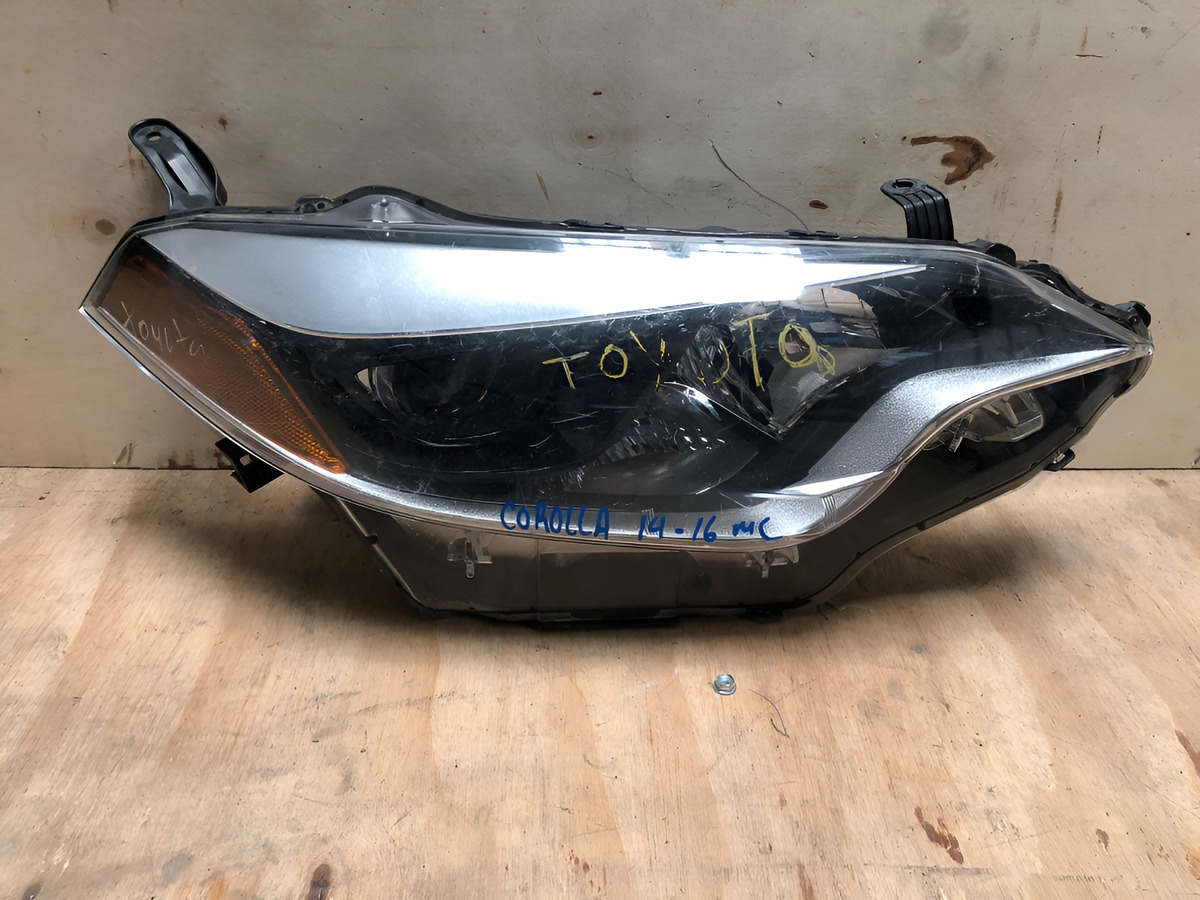 Faro Derecho Toyota Corolla 2014 2015 2016 - vista 1