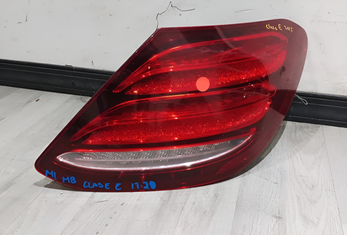 Calavera Derecha Mercedes Benz Clase E 2017 2018 2019 2020 - vista 1