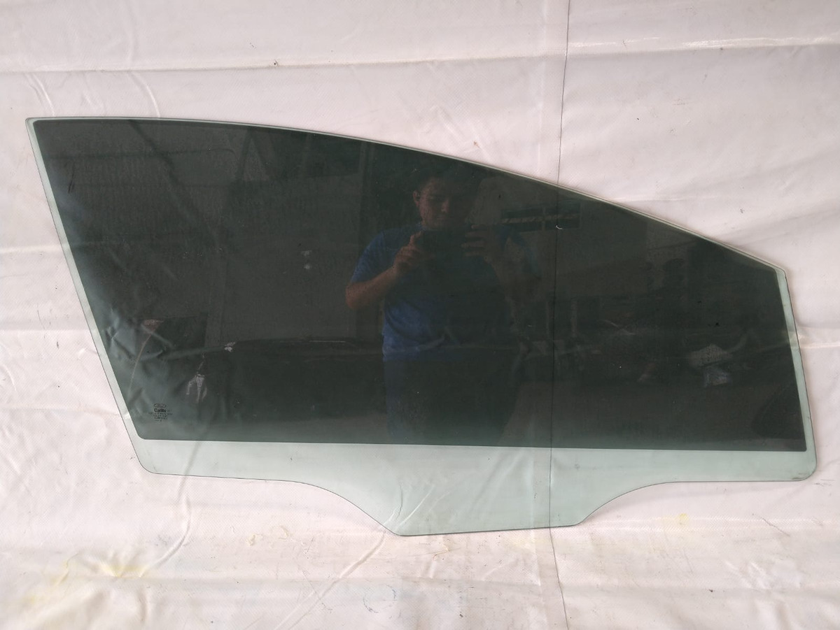 Ford Fiesta 2011 Al 2018 Vidrio Delantero Derecho