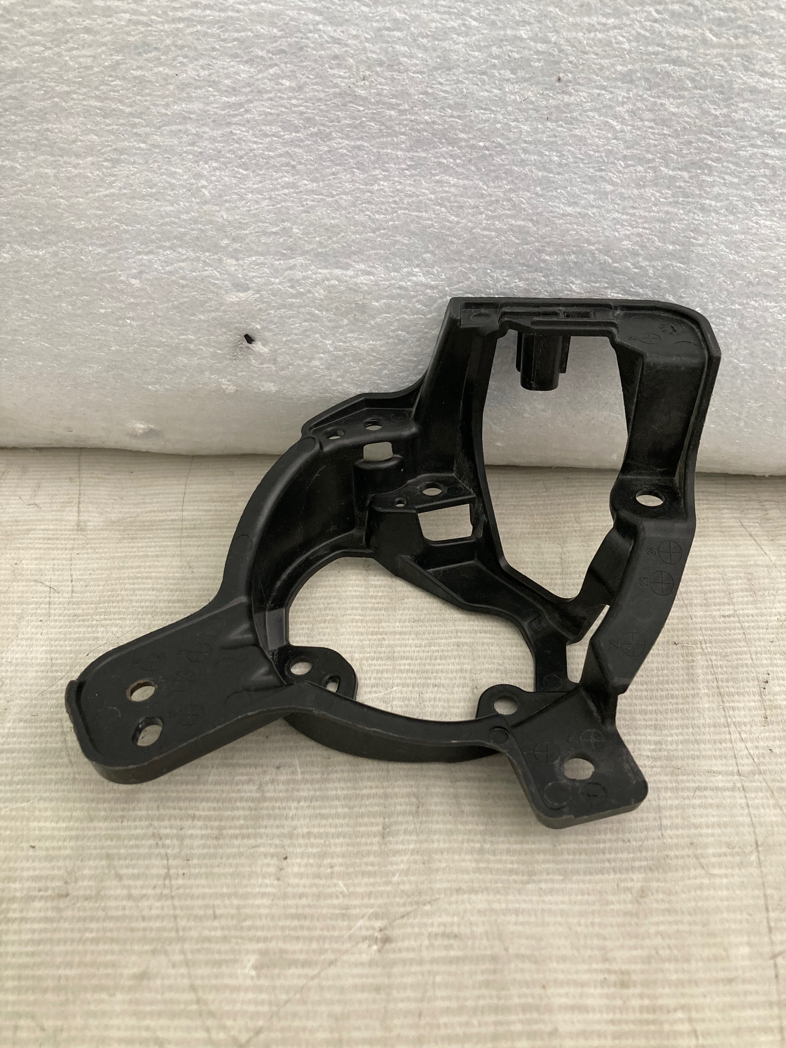Mazda CX-3 2015 - 2024 Molduras para Faros Delantera Derecha Usado Original
