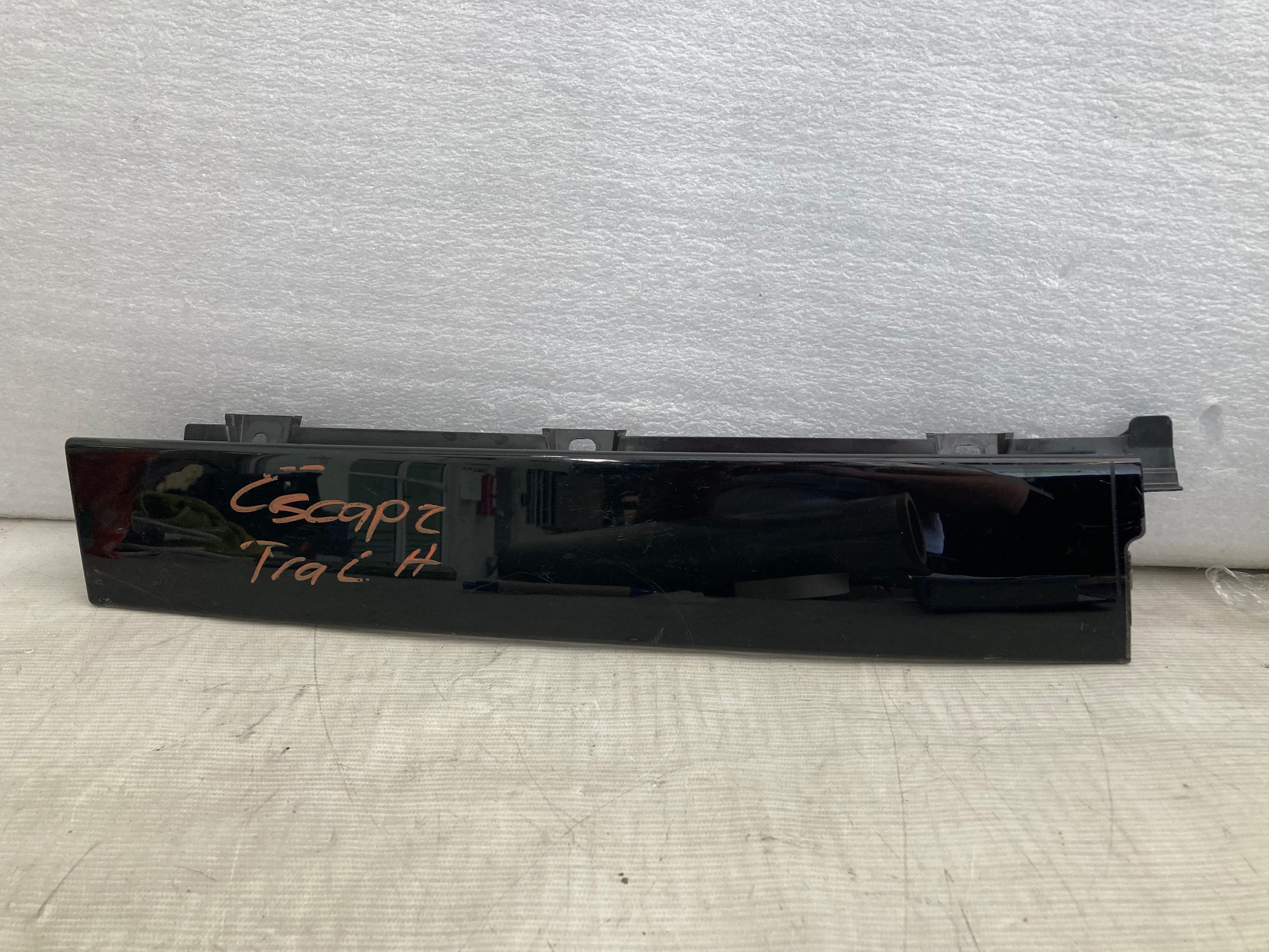 Ford Escape 2013 - 2017 Moldura Trasera Izquierda Usado Original - vista 1