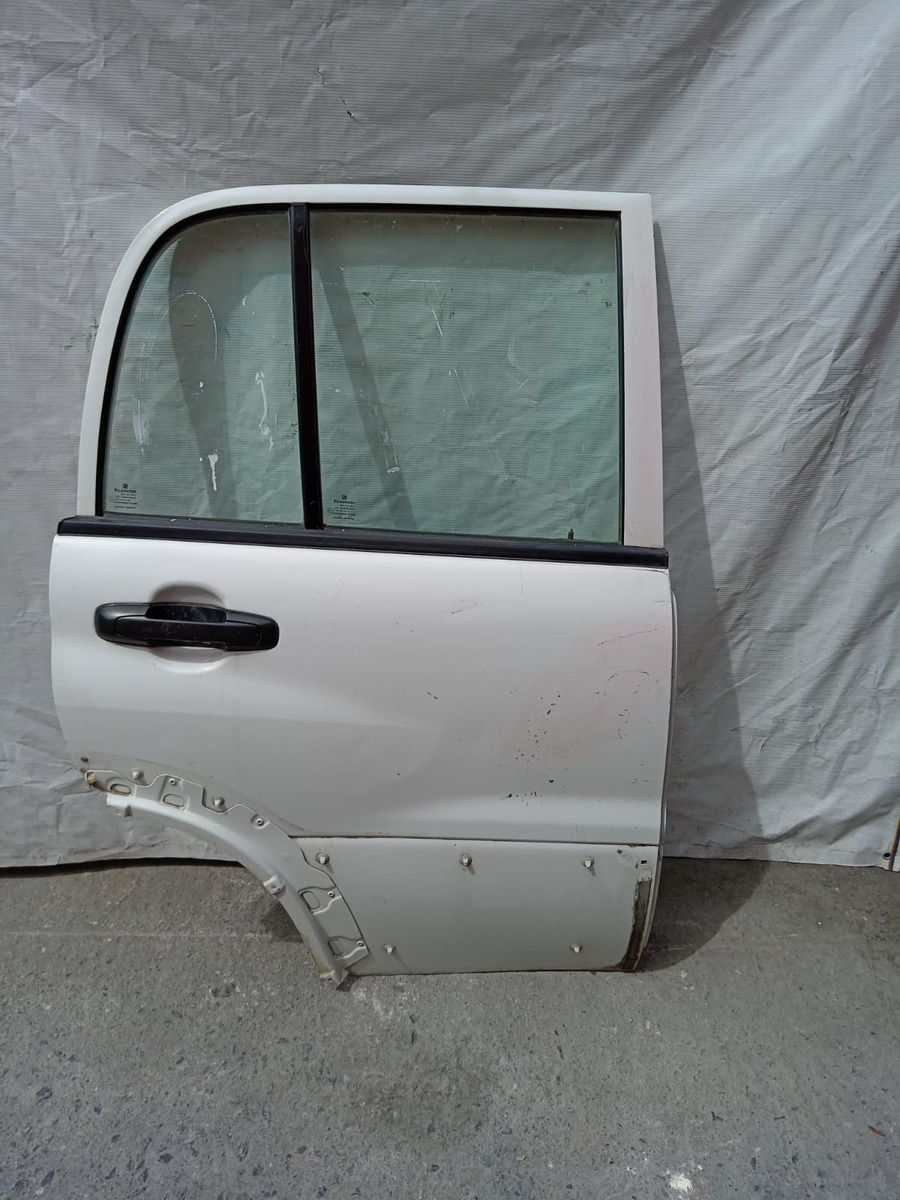 Puerta Trasera Derecha Chevrolet Tracker 1999-2008 - vista 1