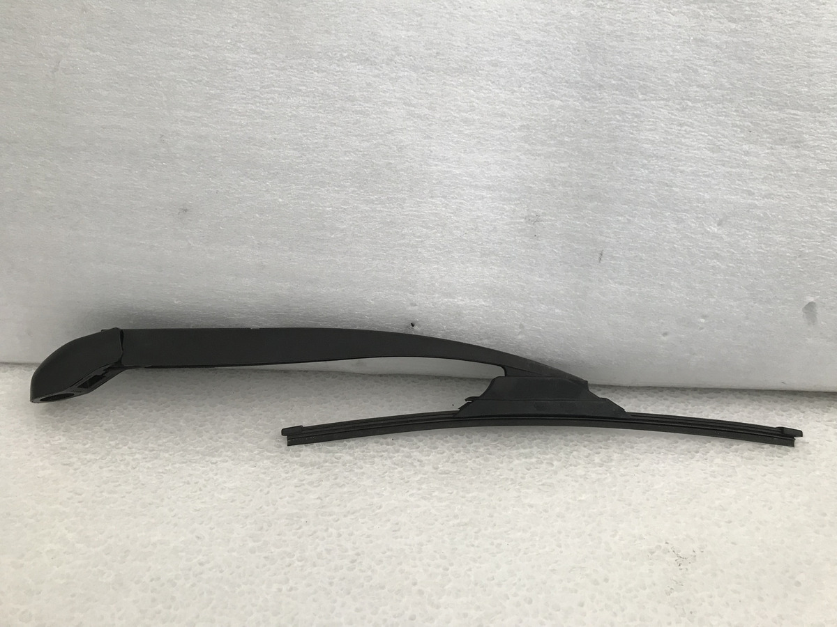 Mazda 2 2012 Al 2015 Pluma Brazo Limpia Medallon