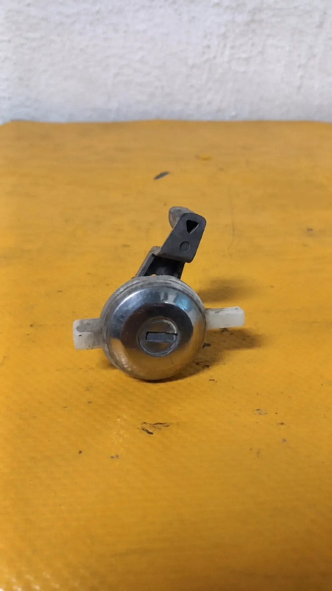 Nissan Platina 2002 - 2010 Cerraduras de Puerta Usado Original
