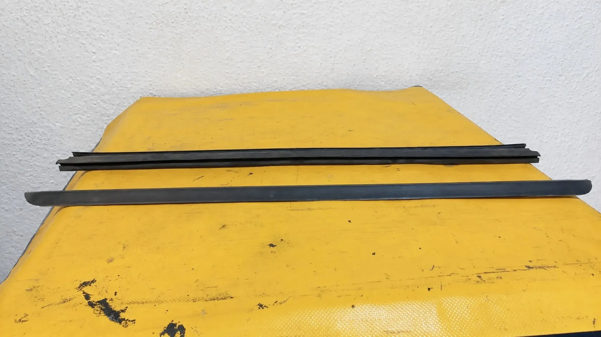 Nissan Aprio 2008 - 2010 Botagua Delantera Derecha Usado Original