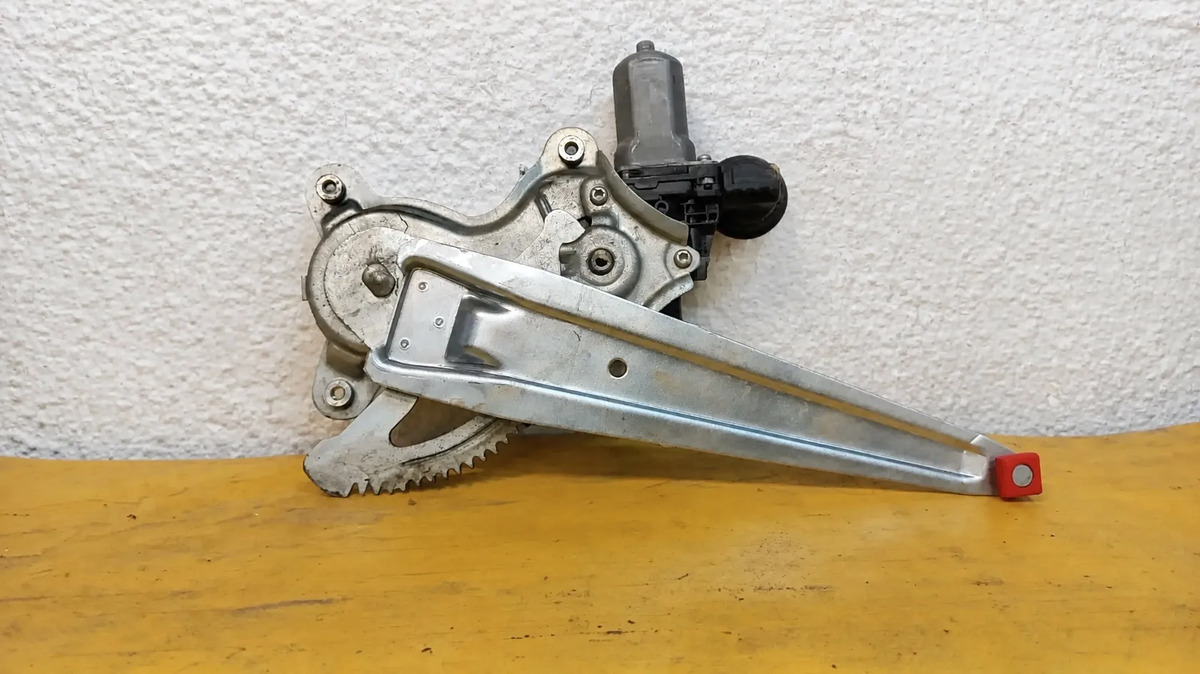 Toyota Yaris 2007 - 2016 Elevador Trasera Izquierda Usado Original