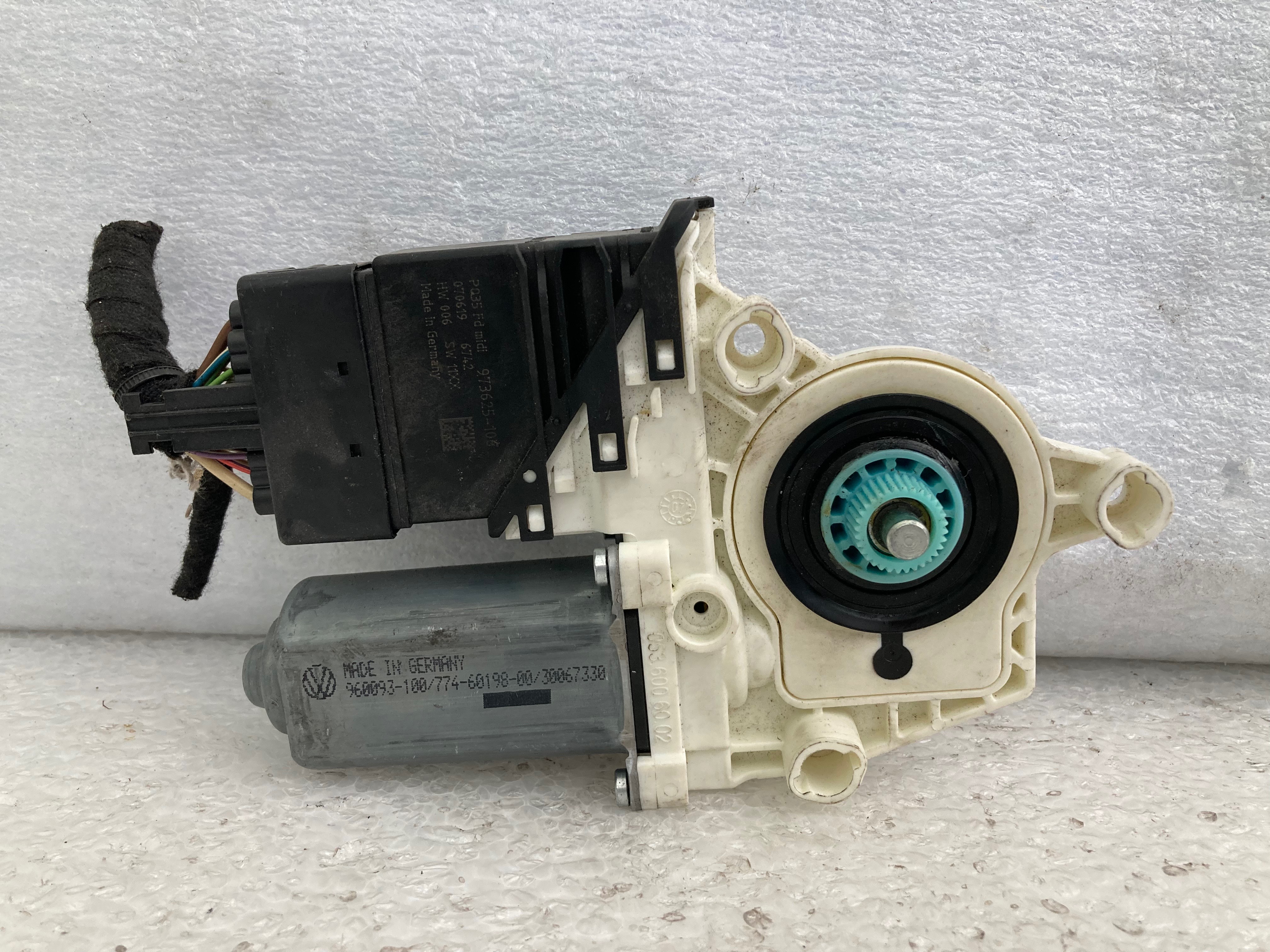 Volkswagen JETTA 2011 - 2018 Elevador Usado Original
