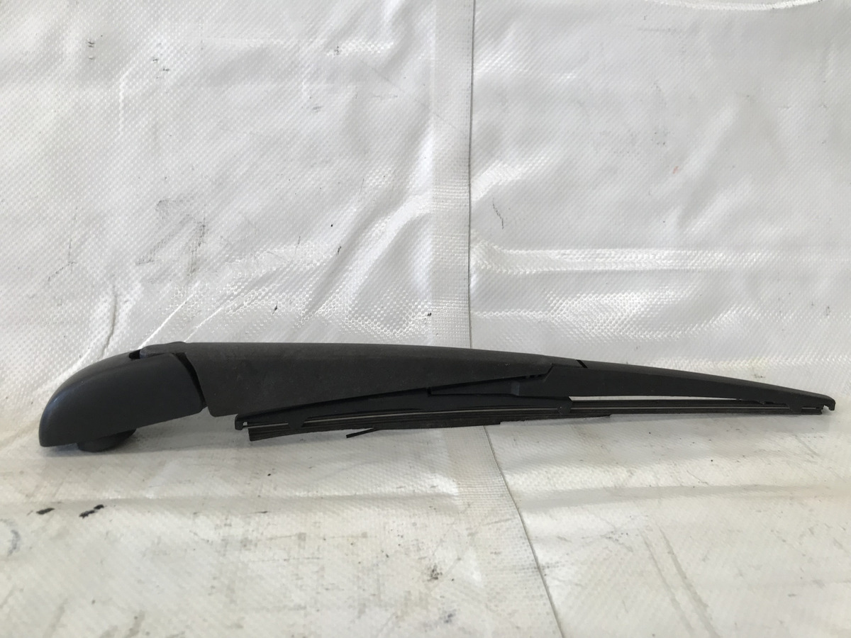 Toyota Rav4 2006 Al 2012 Brazo Pluma Limpia Medallon