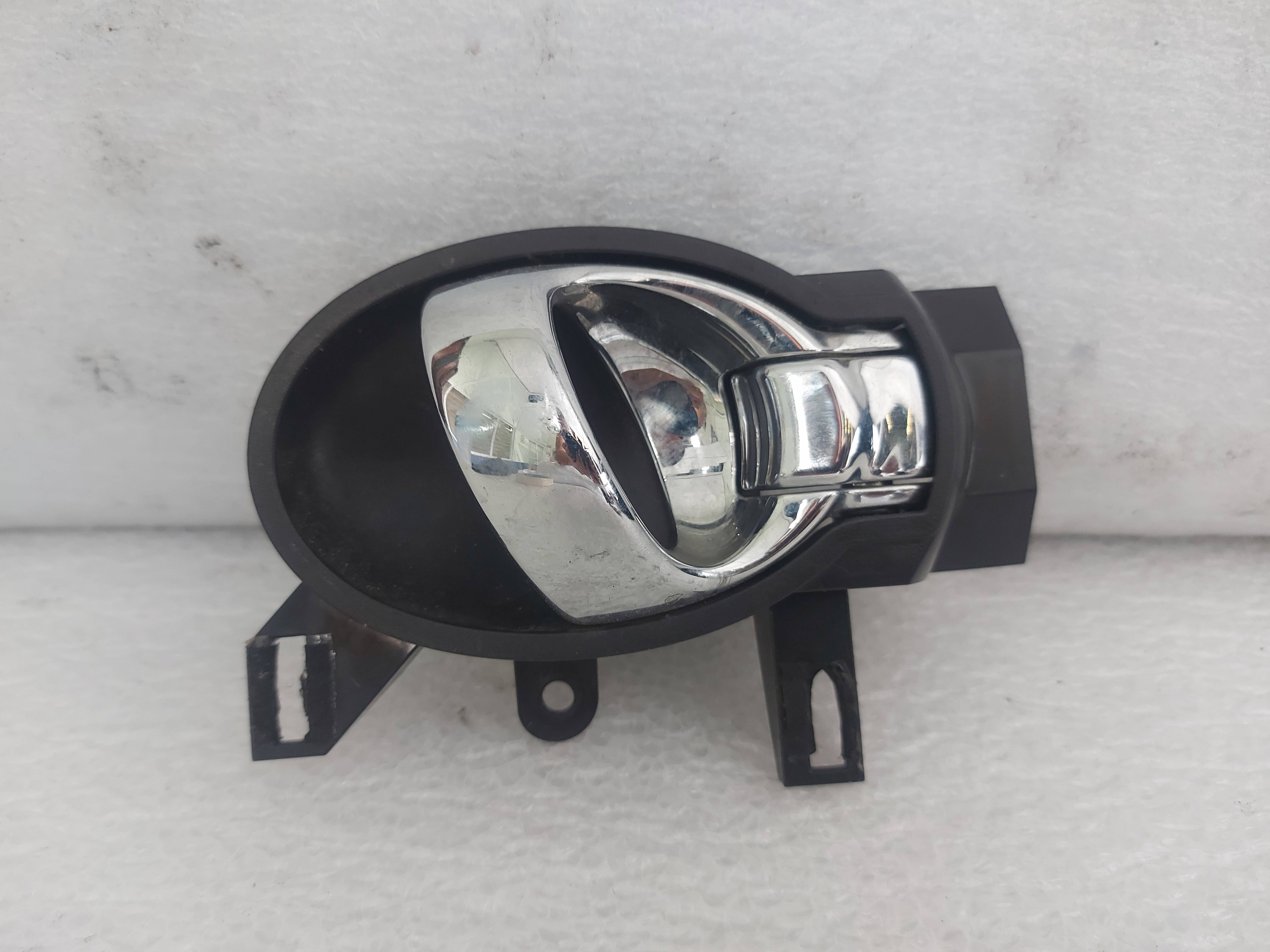 Nissan March 2012 - 2018 Manija Trasera Derecho Usado Original - vista 1