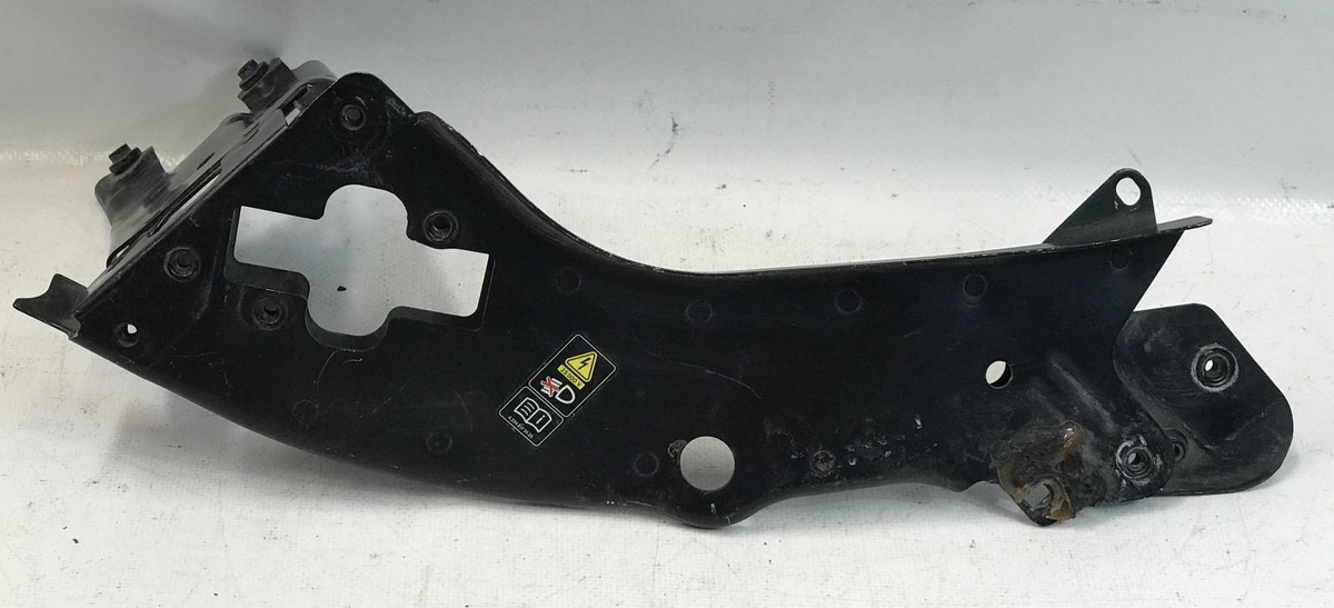 Mercedes Benz Clase C2002-2009 Soporte De Faro Lado Derecho