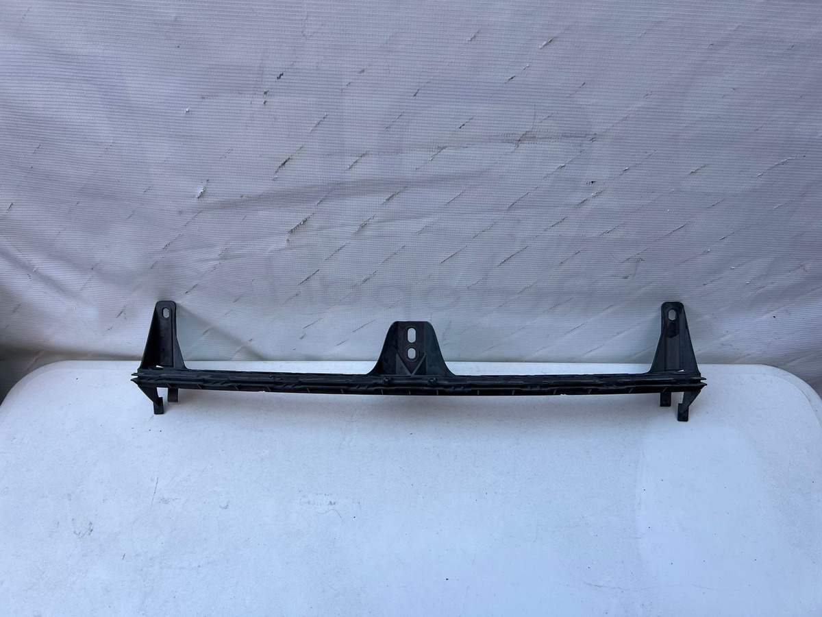 Soporte Central Marco Radiador Volkswagen Jetta 2015-2018