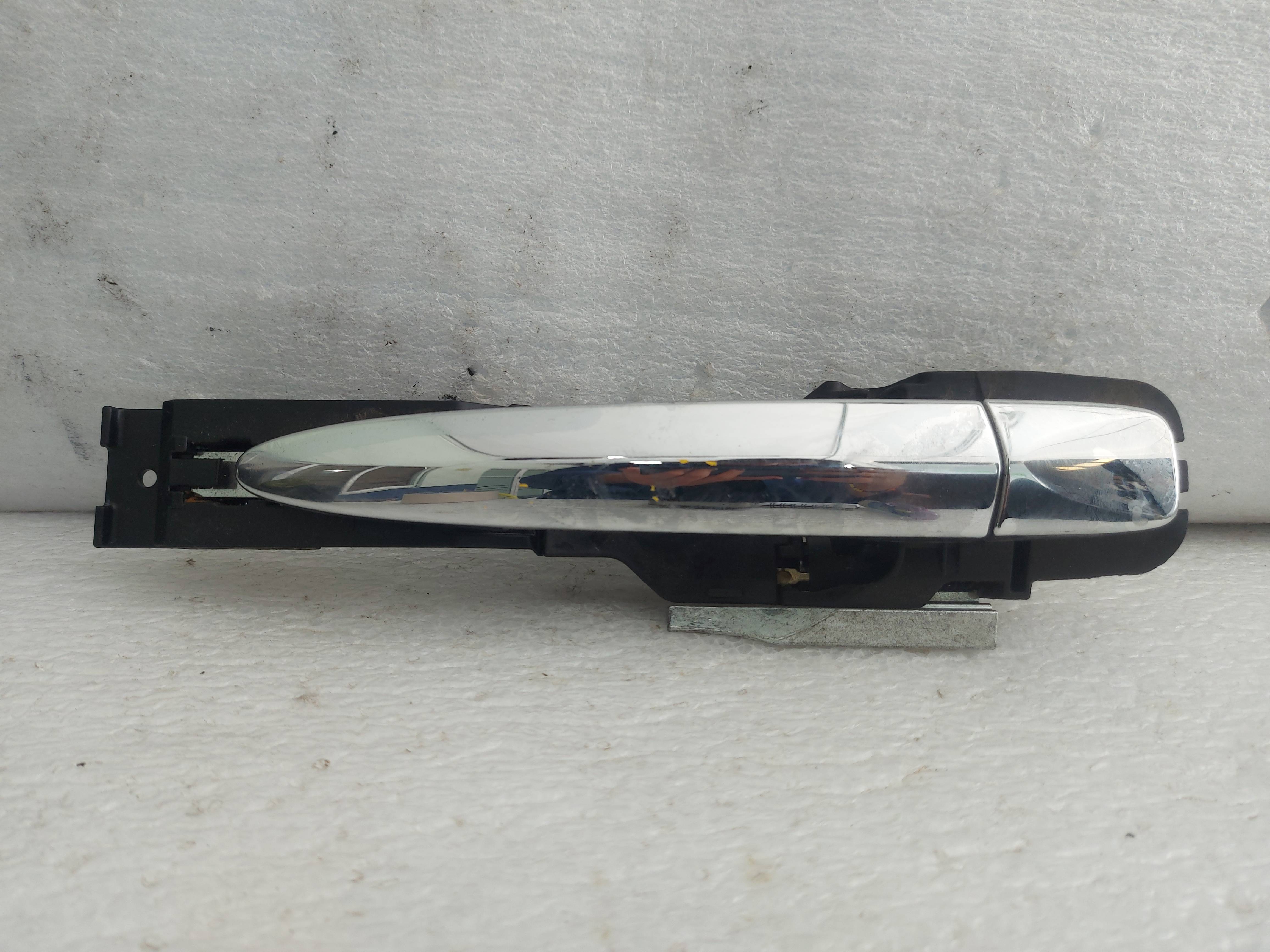 Nissan Sentra 2013 - 2019 Manija Trasera Derecho Usado Original - vista 1