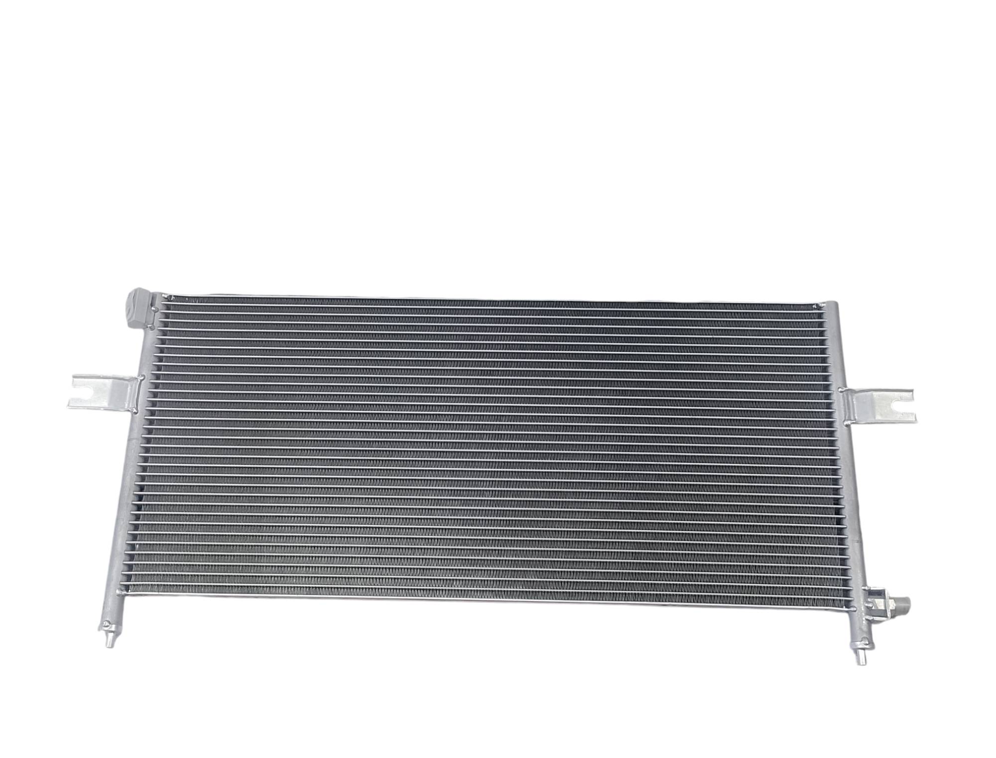Nissan D22 2008 - 2015 Condensador Delantera Usado Generico