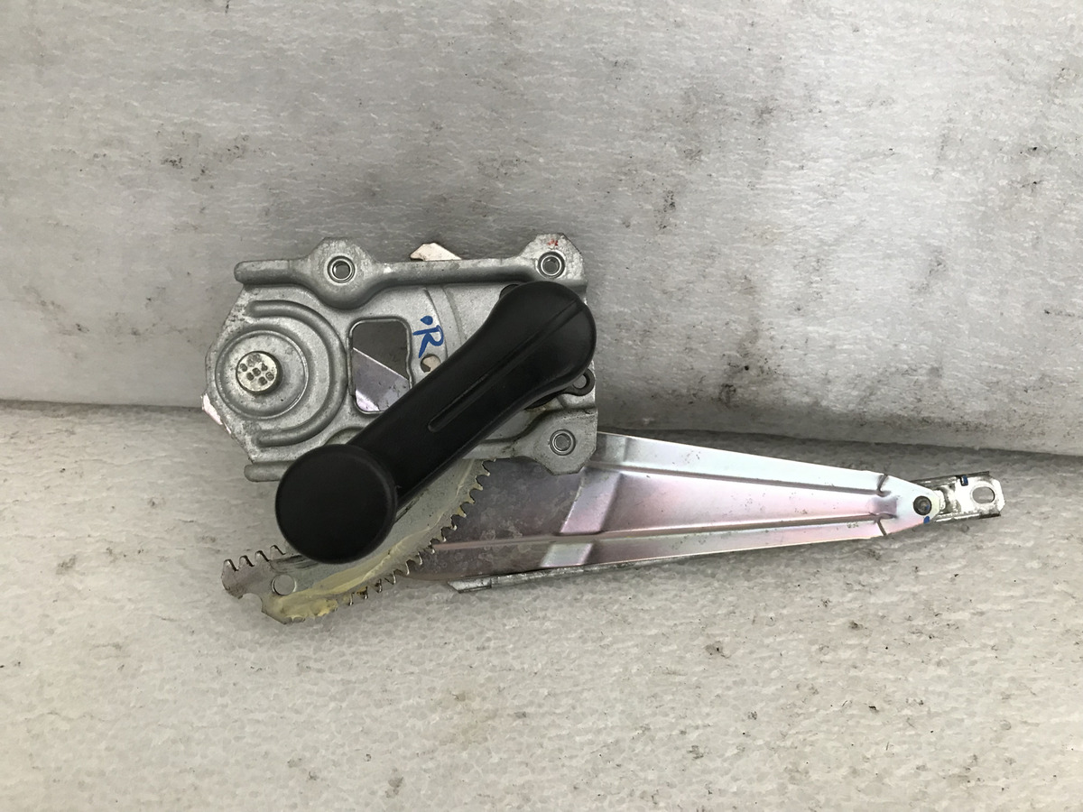 Elevador Manual Trasero Rh Mitsubishi Mirage 2015 Al 2018
