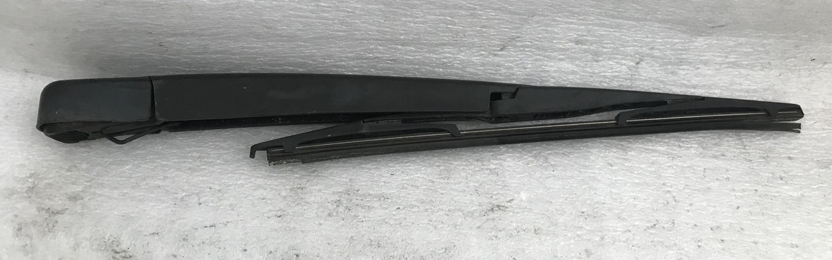 Kia Sedona 2014 Al 2018 Pluma Brazo Limpia Medallon