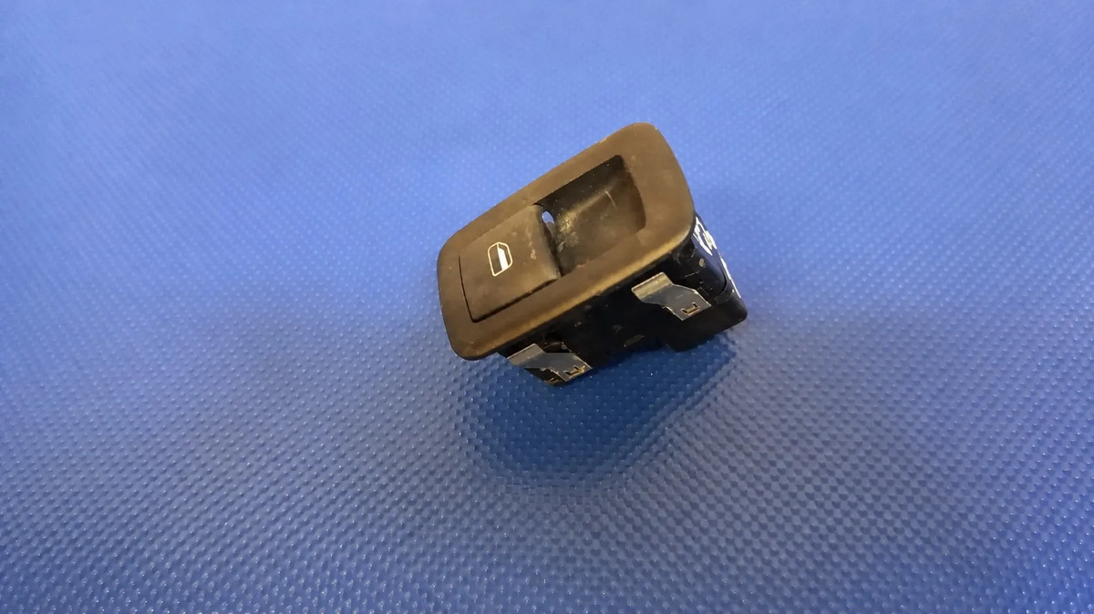 Crontrol Elevador Trasero Izq  Vidrio Liberty 2008 Al 2012