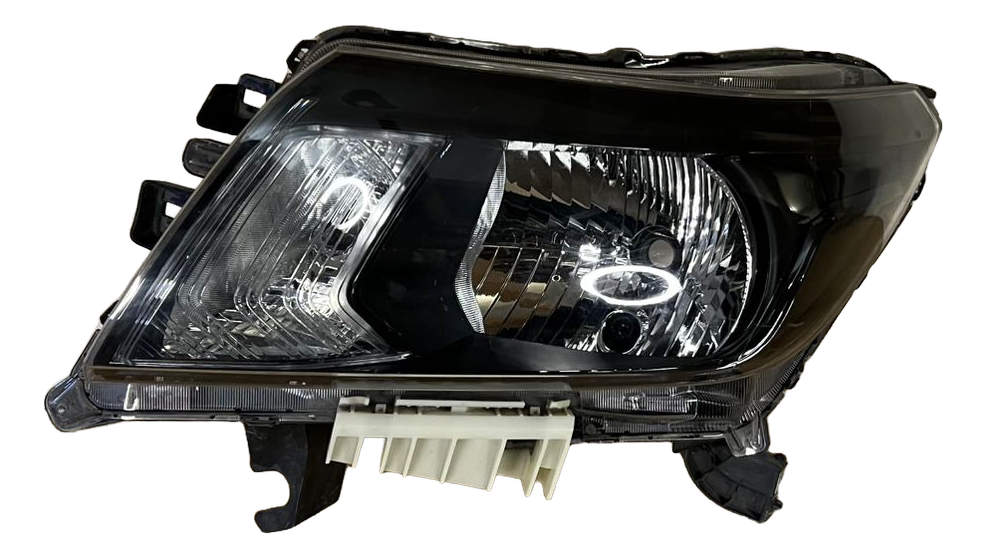 Faro Izquierdo Nissan Np300 2016-2020 (pata Reparada)