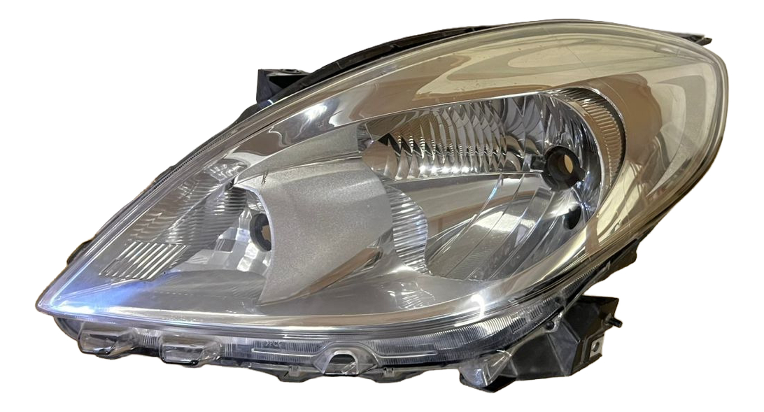 Faro Izquierdo Nissan Versa 2012-2014 (pata Reaparada)