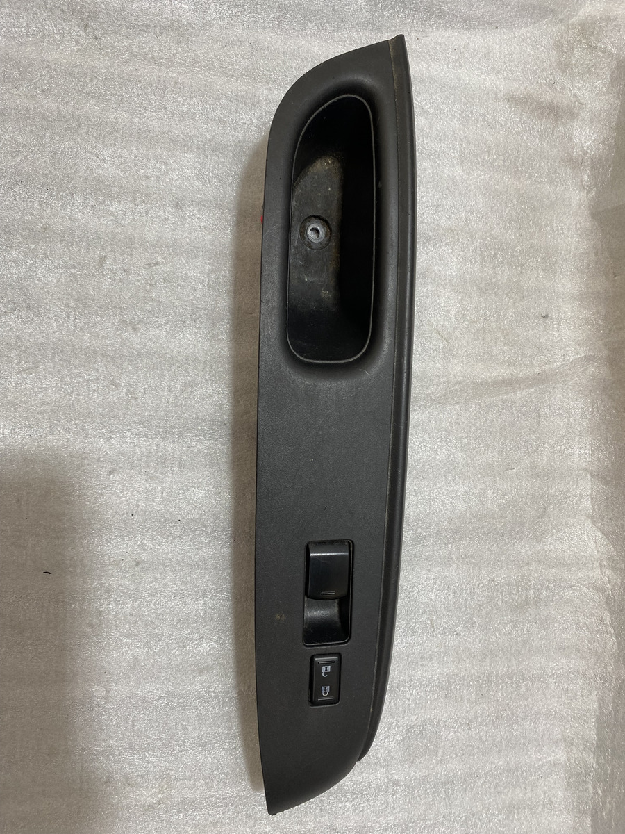 Nissan Versa 2012-2019 Switch Control Delantero Derecho