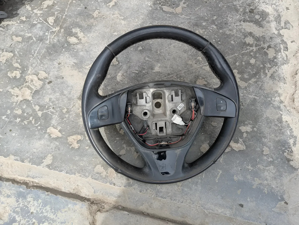 Renault Duster 2017-2022 Volante C/controles