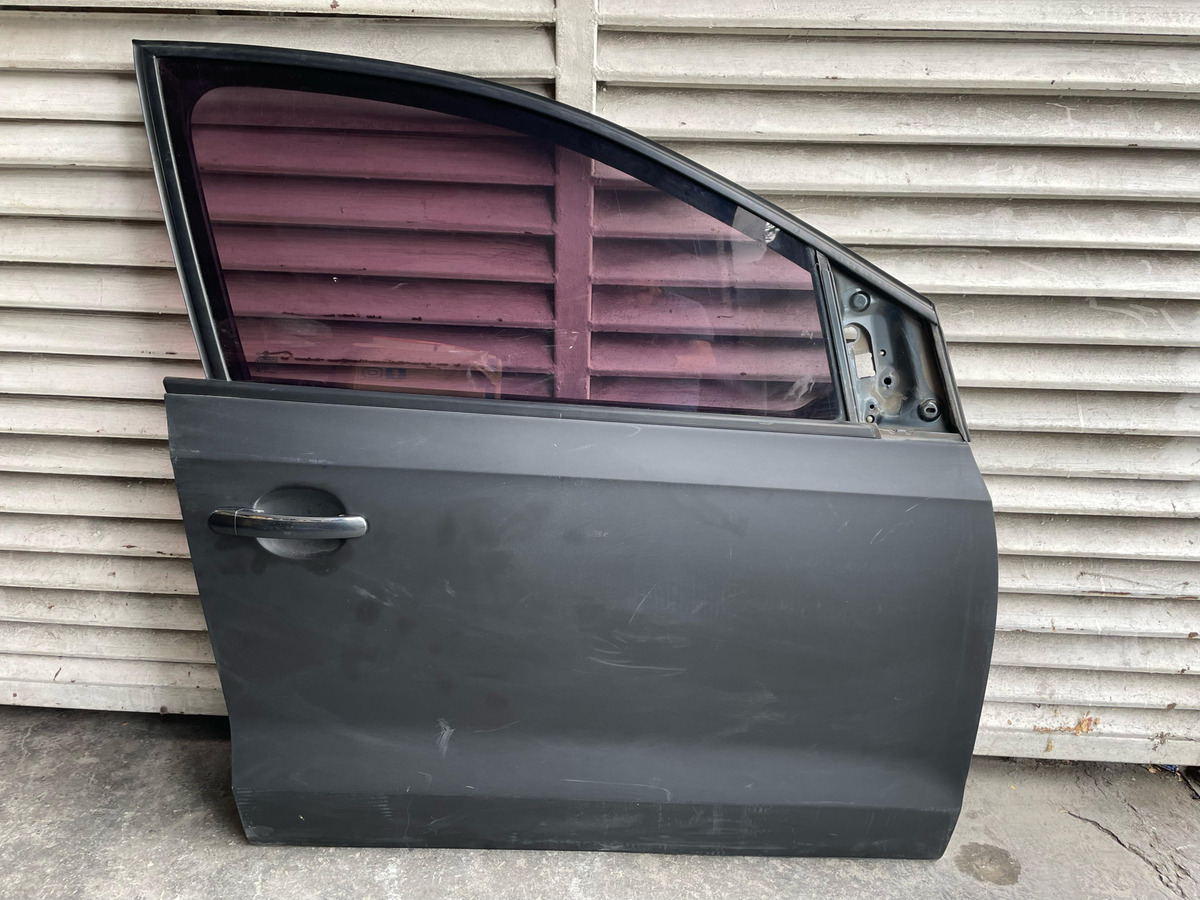 Volkswagen Vento 2014 Al 2022 Puerta Delantera Derecha - vista 1
