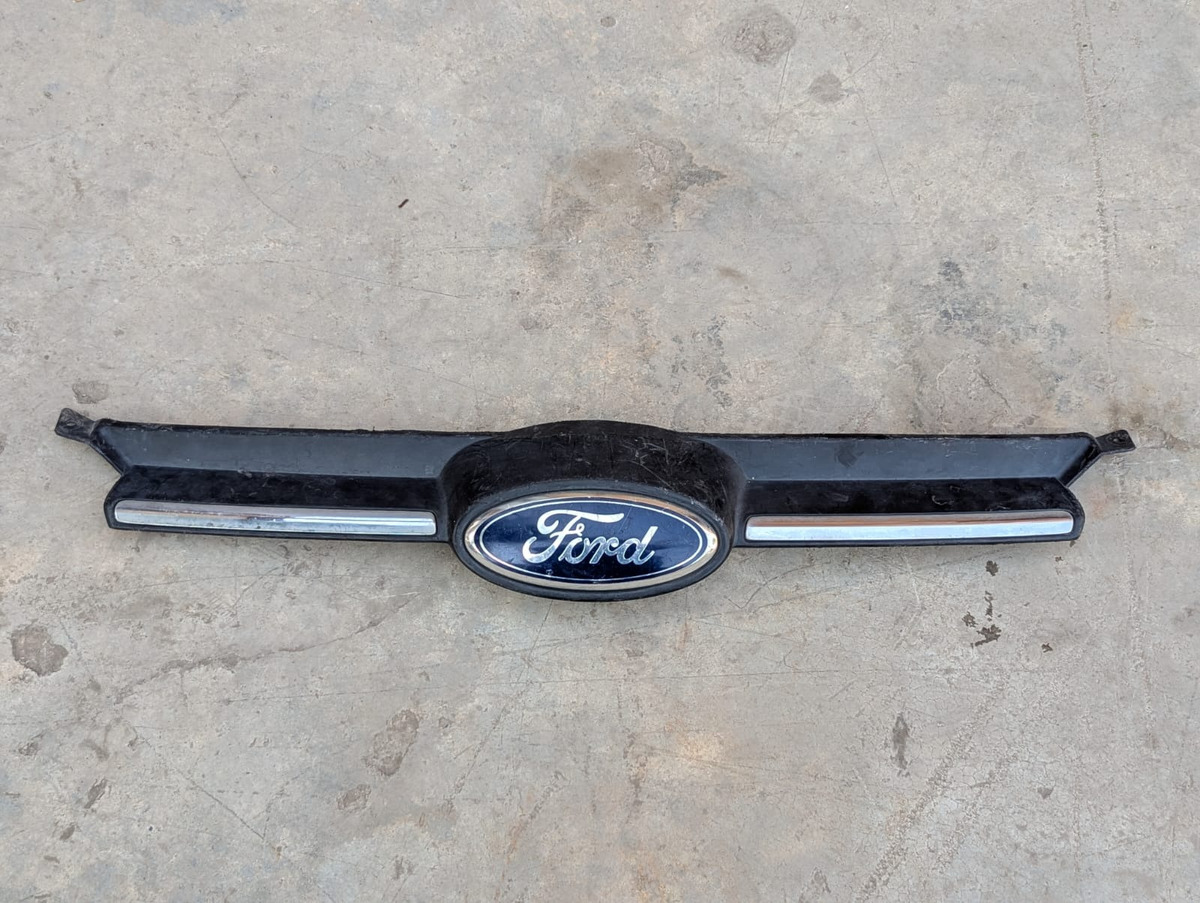 Ford Focus 2012-2014 Parrilla Superior - vista 1