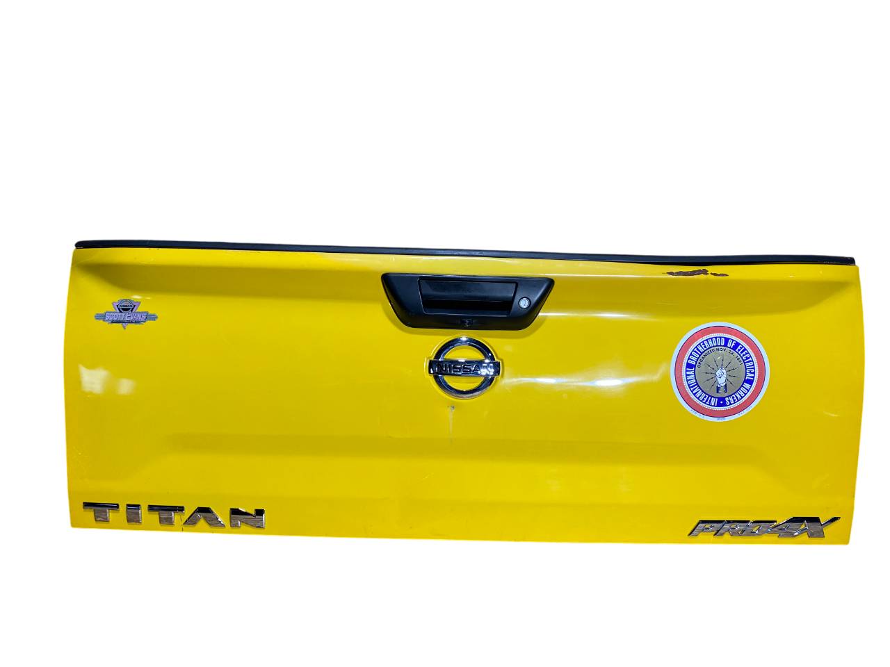 Nissan Titan 2016 - 2020 Tapa de Caja Usado Original