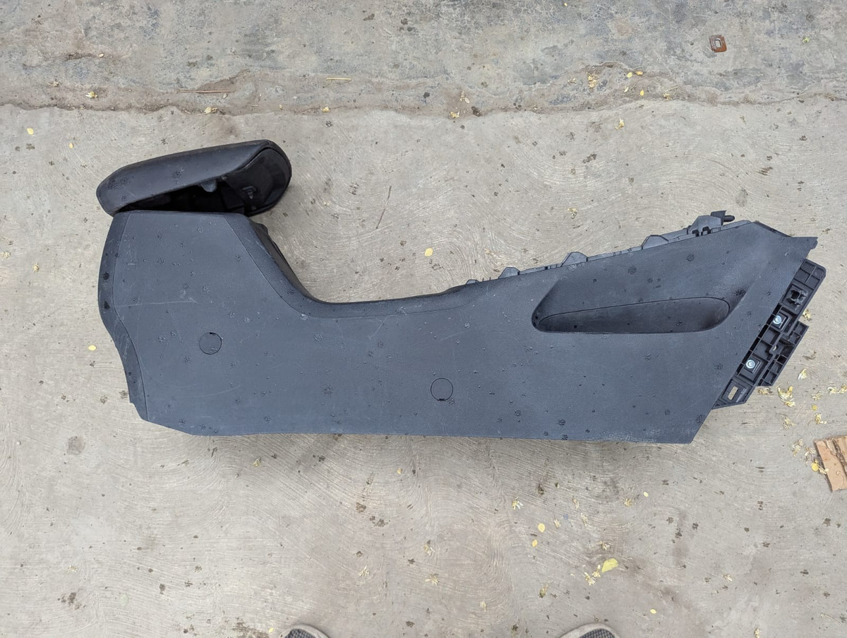 Mg 5 2020-2024 Consola Centra Detalle