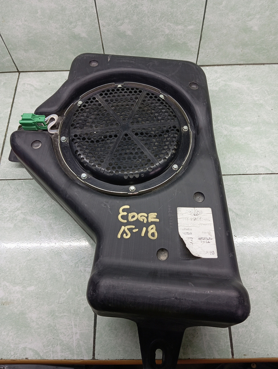 Ford Edge 15 Al 18 Subwoofer Bajo