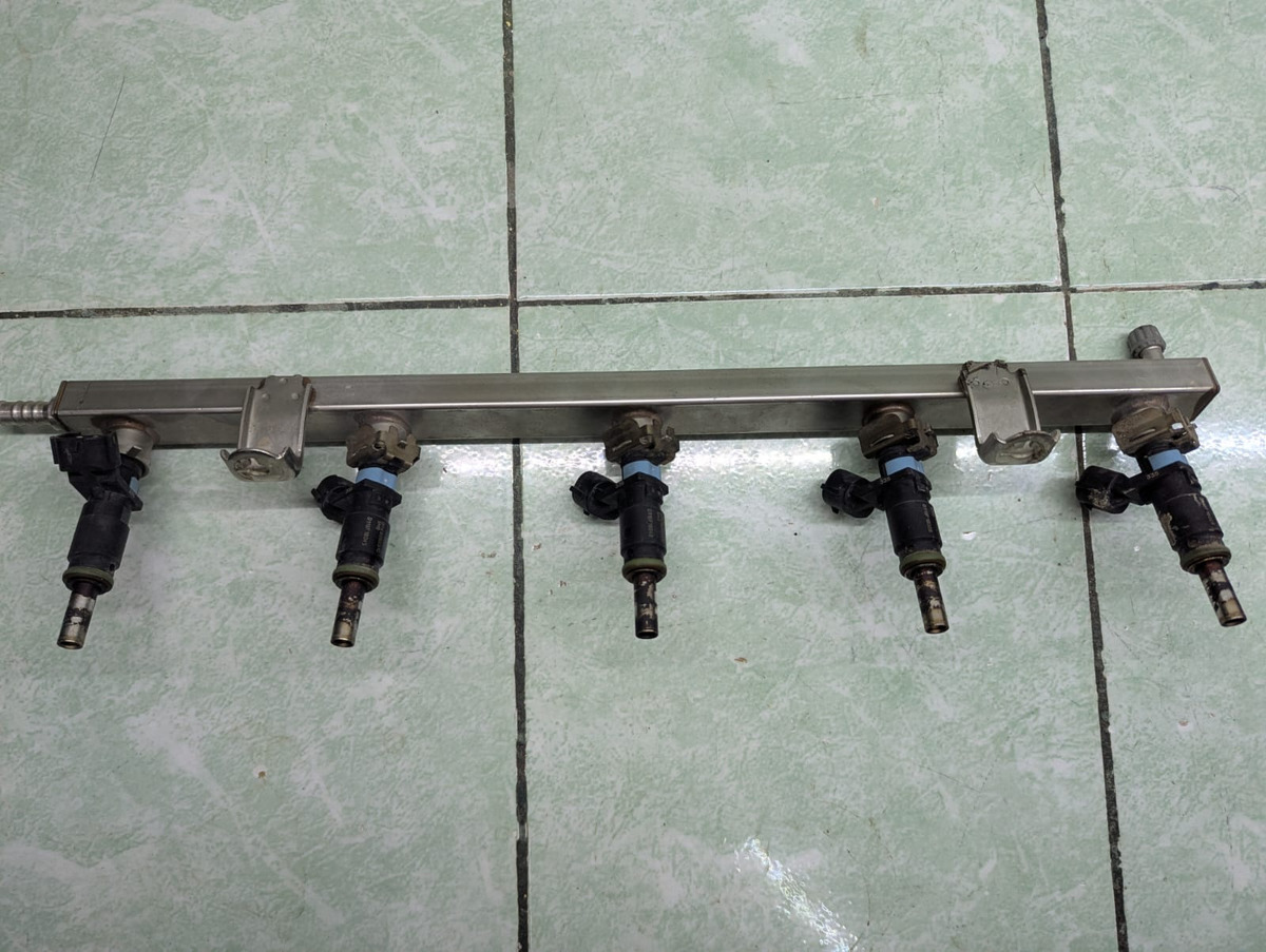 Vw Passat 2.5 10-15 Riel Inyectores C/inyectores Original