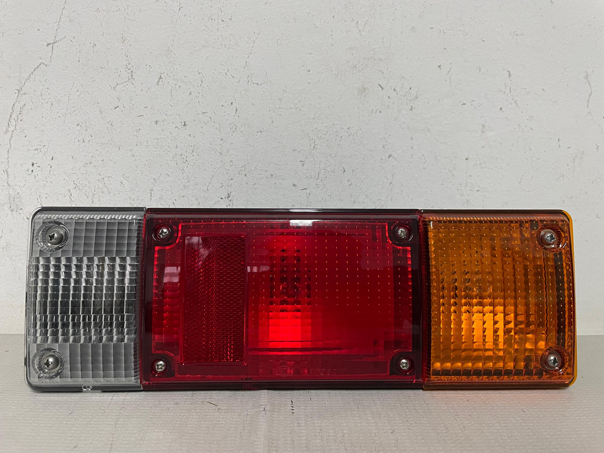 Calavera Derecha Nissan Pick Up Estacas 1994 A 2018 - vista 1