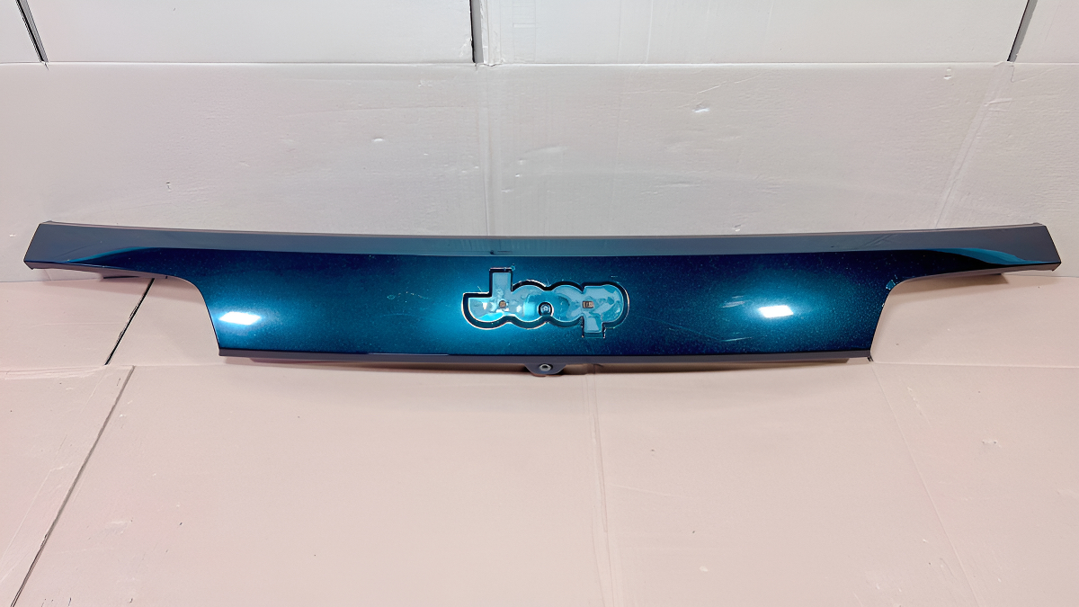 Moldura Cajuela Jeep Grand Cherokee 2014 2015 2016 2017 2018 - vista 1