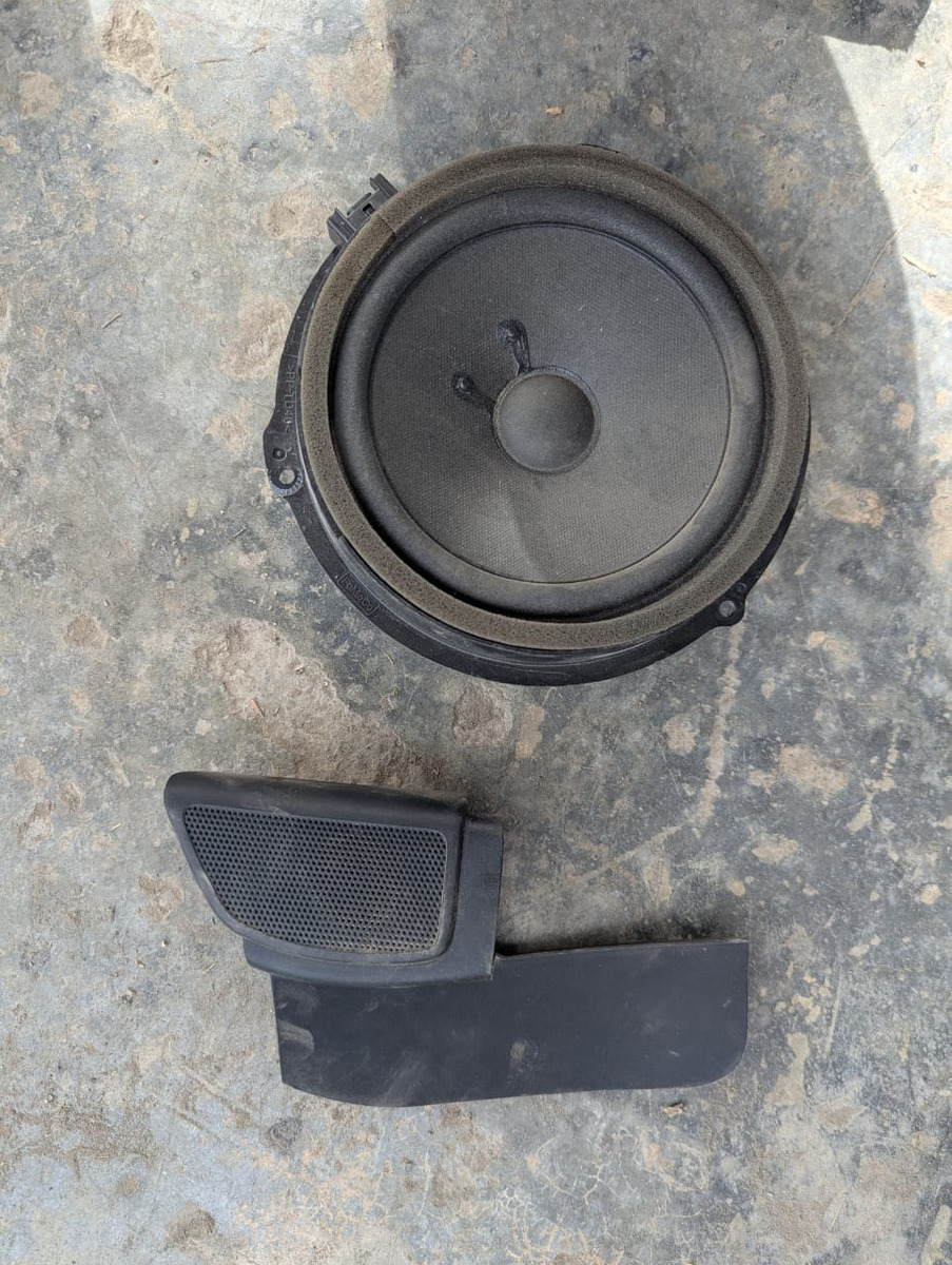Ford Focus 2012-2014 Bocinas Orig Puerta Delantera Derecha