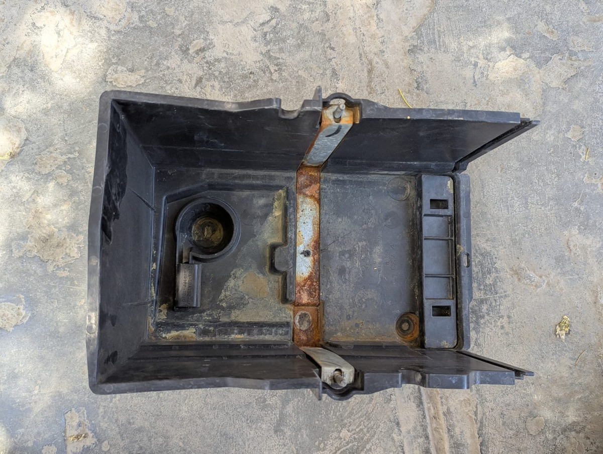 Ford Focus 2012-2014 Caja De Bateria