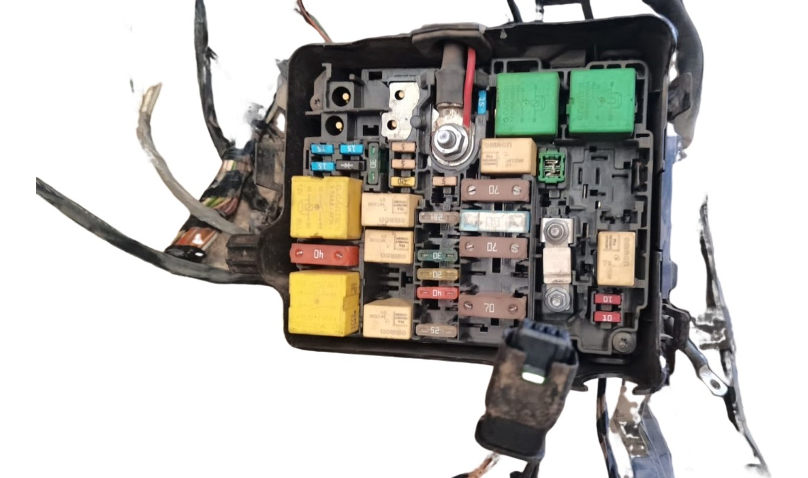 Caja De Fusibles Peugeot 301 2014-2018 1.6 Std Gasolina