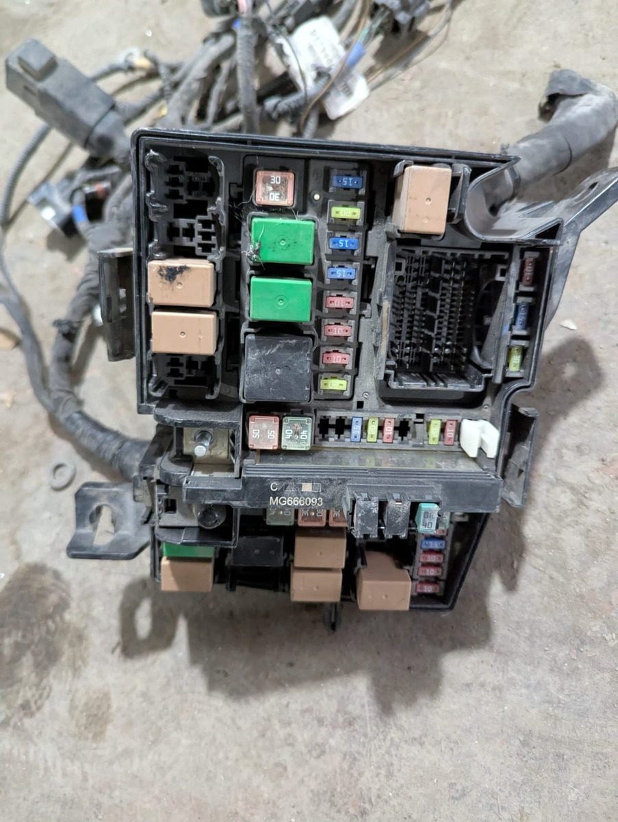 Kia Optima 2.0t 2013-2015 Caja De Fusibles Motor
