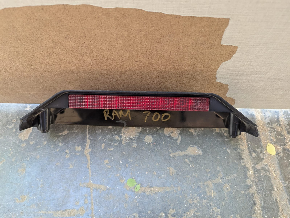 Ram 700 Adventure 2015-2020 Luz Stop Central