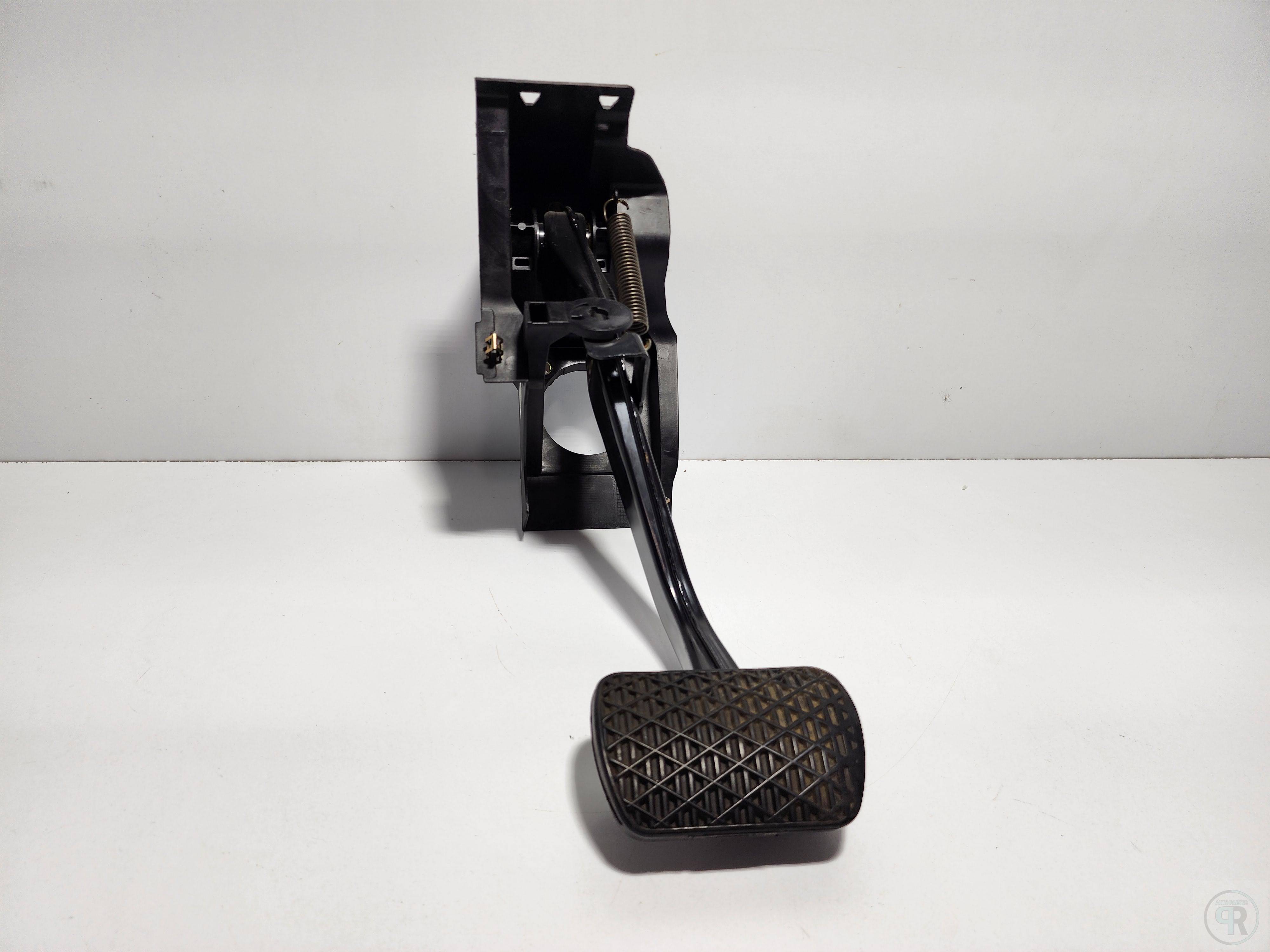 Mercedes-benz Clase c 2002 - 2005 Pedal Usado Original