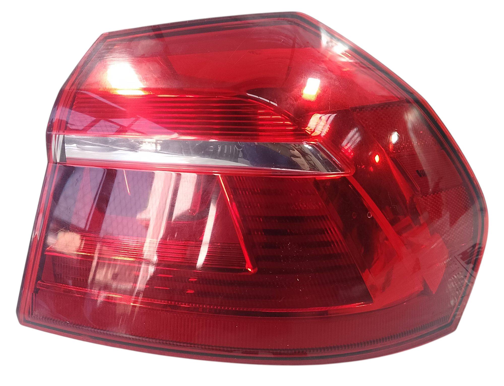 Volkswagen Passat 2012 - 2019 Calavera Derecho Usado Original - vista 1