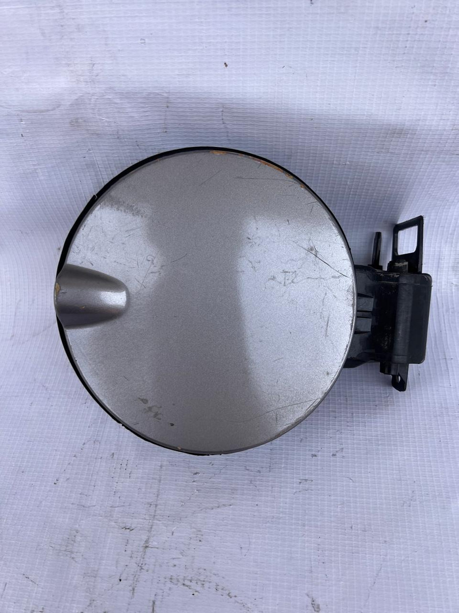 Tapa De Gasolina Chevrolet Sonic 2012-2016 Usado Original Gris Oscuro