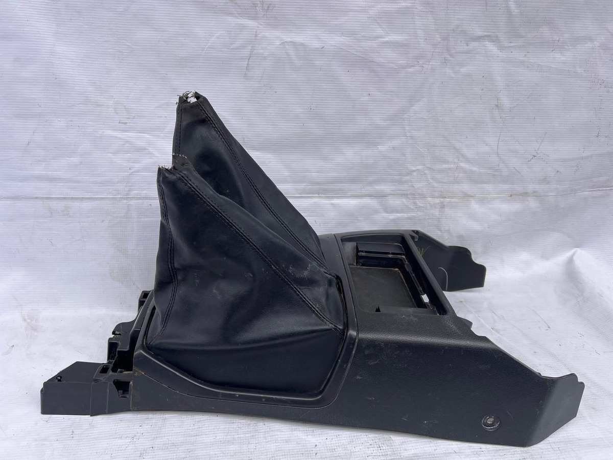 Moldura De Palanca De Velocidades Estándar 4x4 L200 15-19 Negro - vista 1