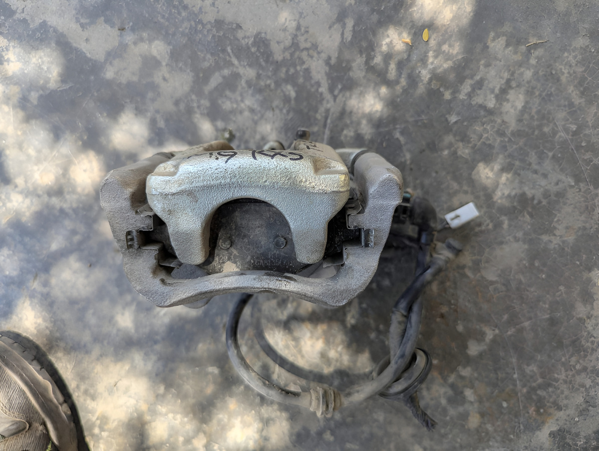 Mg Rx5 2023-2025 Caliper Electronico Trasero Derecho