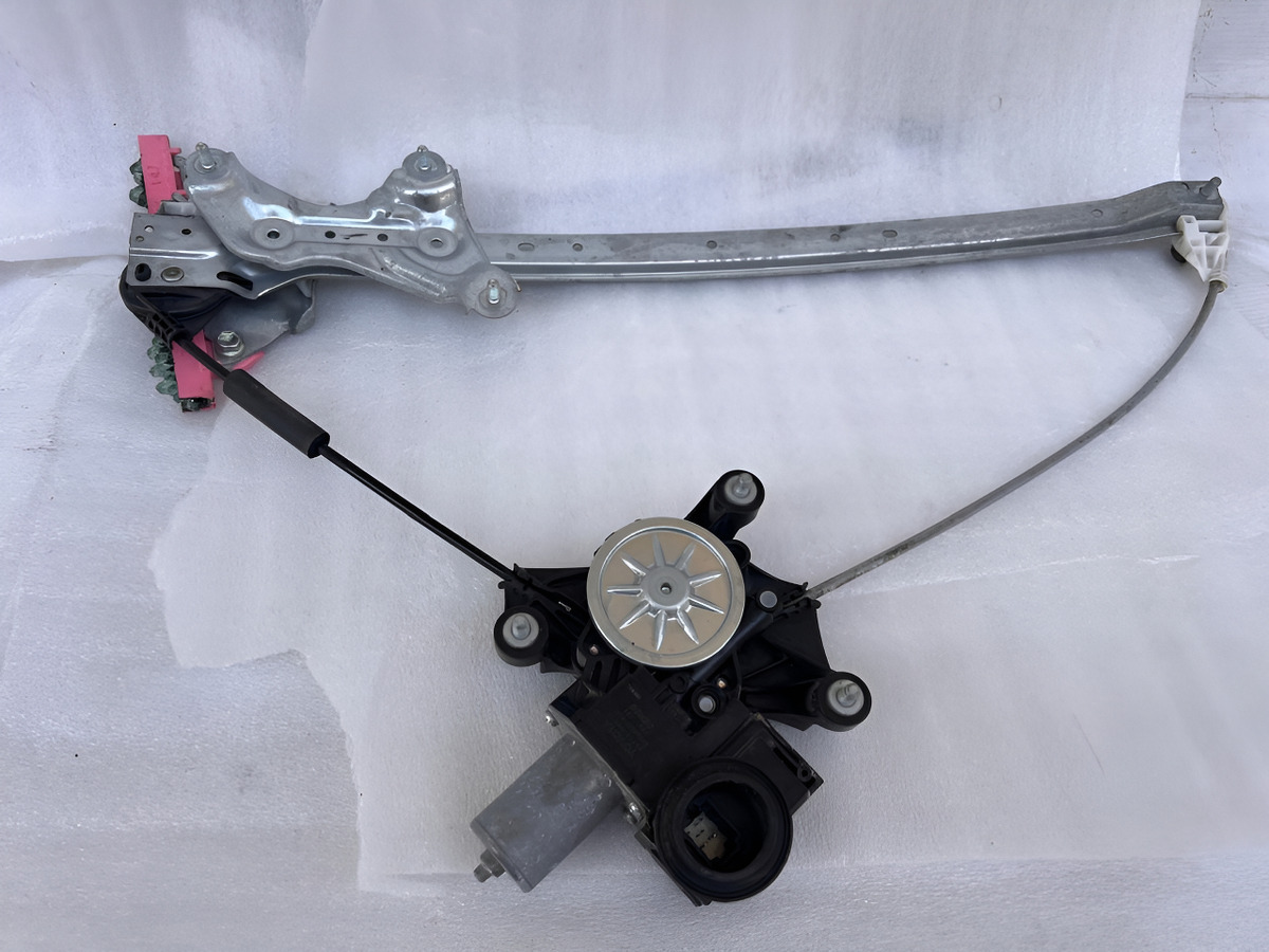 Elevador Trasero Derecho Toyota Sienna 2021-2024 Usado Origi