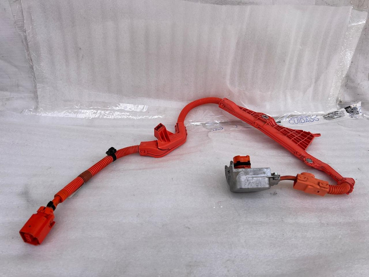 Cargador De Batería Toyota Sienna 2021-2024 Usado Original