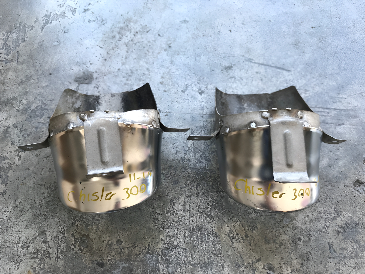 Chrysler 300 2011 2012 2013 2014 Puntas De Escape Usadas Oem