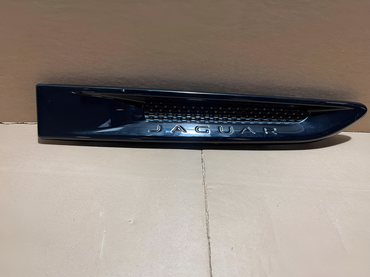 Jaguar Xe 2016 Al 2020 Moldura De Salpicadera Derecha