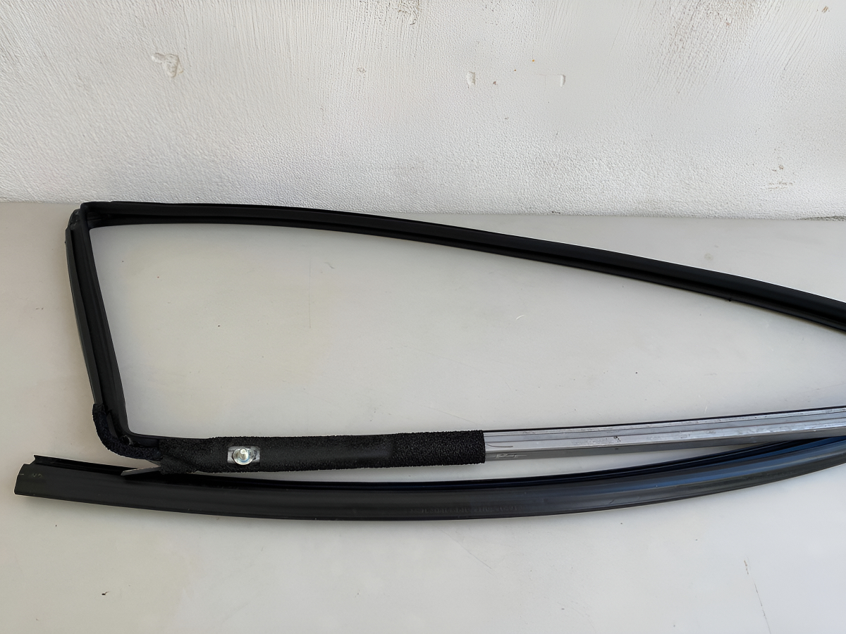 Guía Vidrio Cristal Puerta Trasera Izquierda Honda Brv 18 22